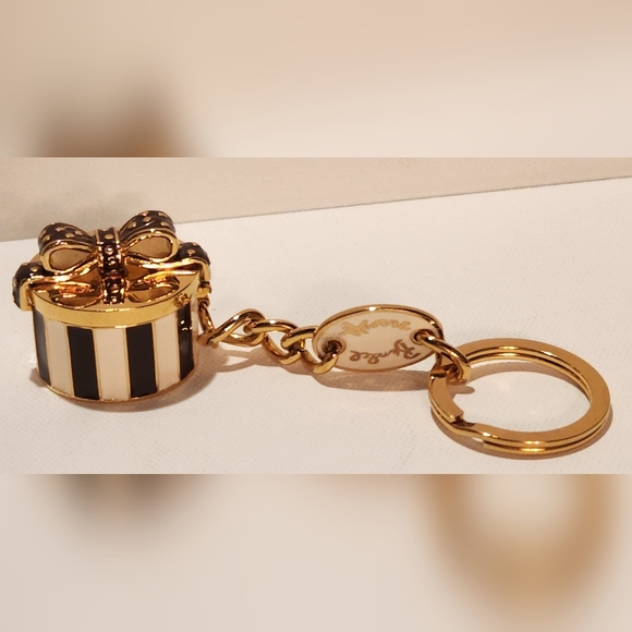 Henri bendel gold tone Hatbox keychain purse charm - Picture 2 of 7